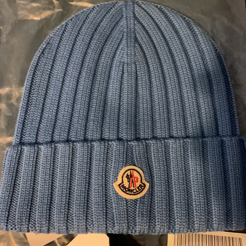 Moncler hat - Picture 2 of 4